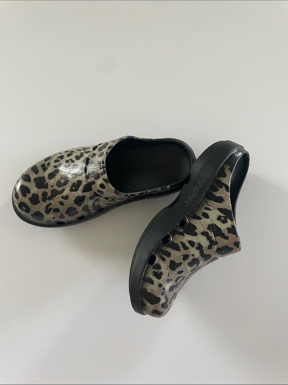 OOFOS NWOT Leopard Print Clogs in Black and Tan Size 8 - Picture 12 of 12